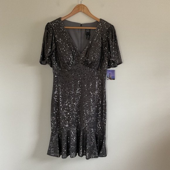 NW Nightway All Over Sequined Cocktail Dress Sz 10 Gunmetal Ruffled Hem Padded - Picture 1 of 16